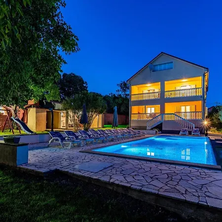 Casa de Férias My Dalmatia - Blanka With Private Infinity Pool *